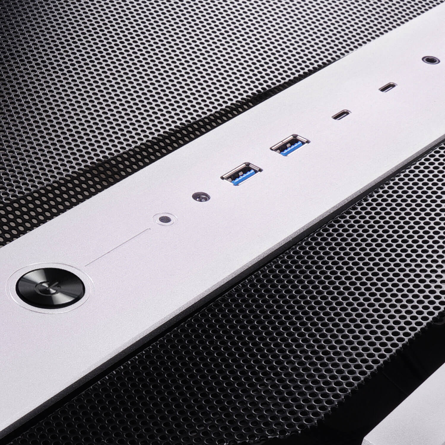 InWin Signature Details Each AEON chassis features an individually engraved serial number. Thi