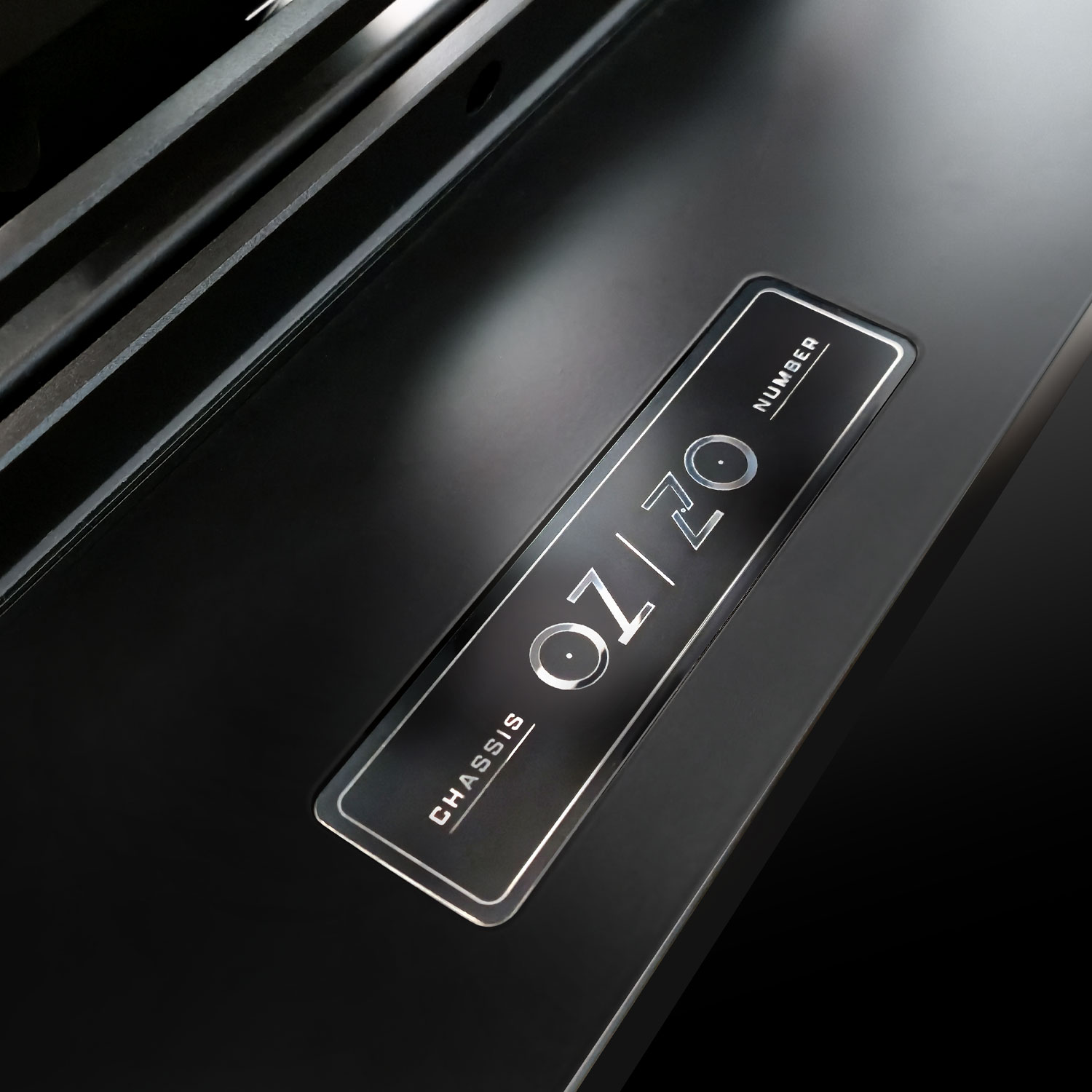 InWin Signature Details Each AEON chassis features an individually engraved serial number. Thi
