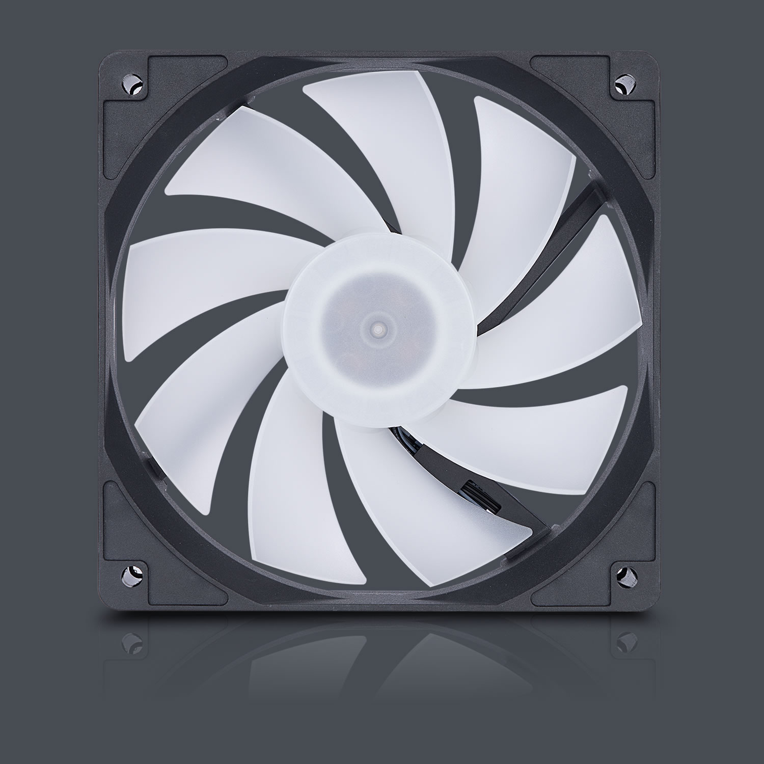 InWin フレキシブルなクーリング DLITEは、最大12個のファンと360mmのラジエータをサポートし、エアフローと熱効率を最大化するための多様なクーリングオプションを提供し